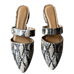 ABLE Joselyene Flats Mules snake print size 8.5 M Good Condition Used I Time